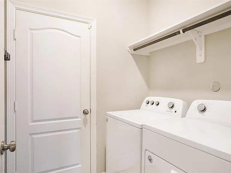25463 Northpark Lake Dr — Photo 16