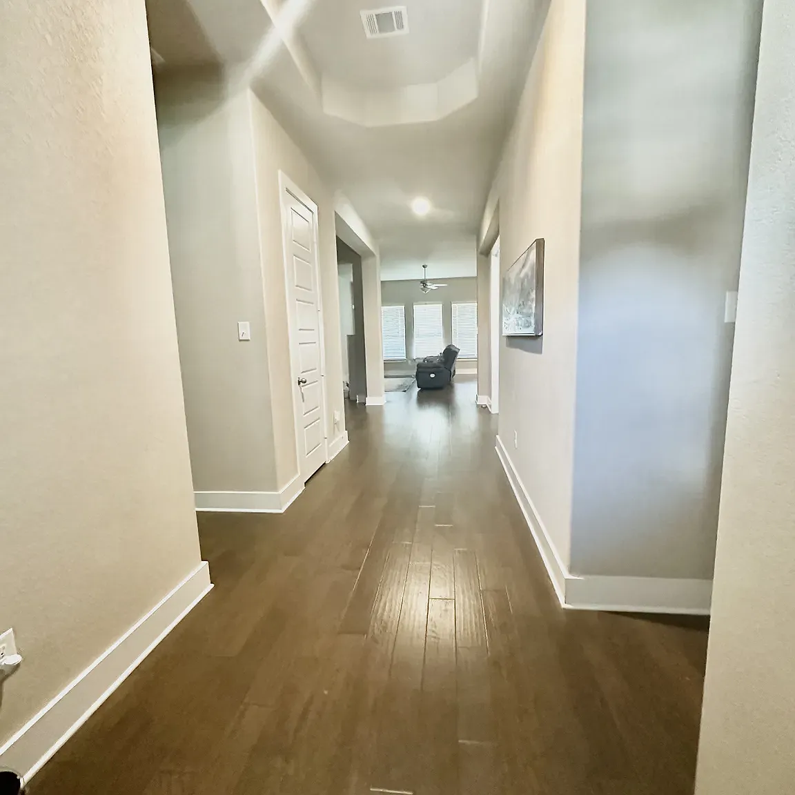 4 bed, 2522 sqft, $2,600 — Photo 2
