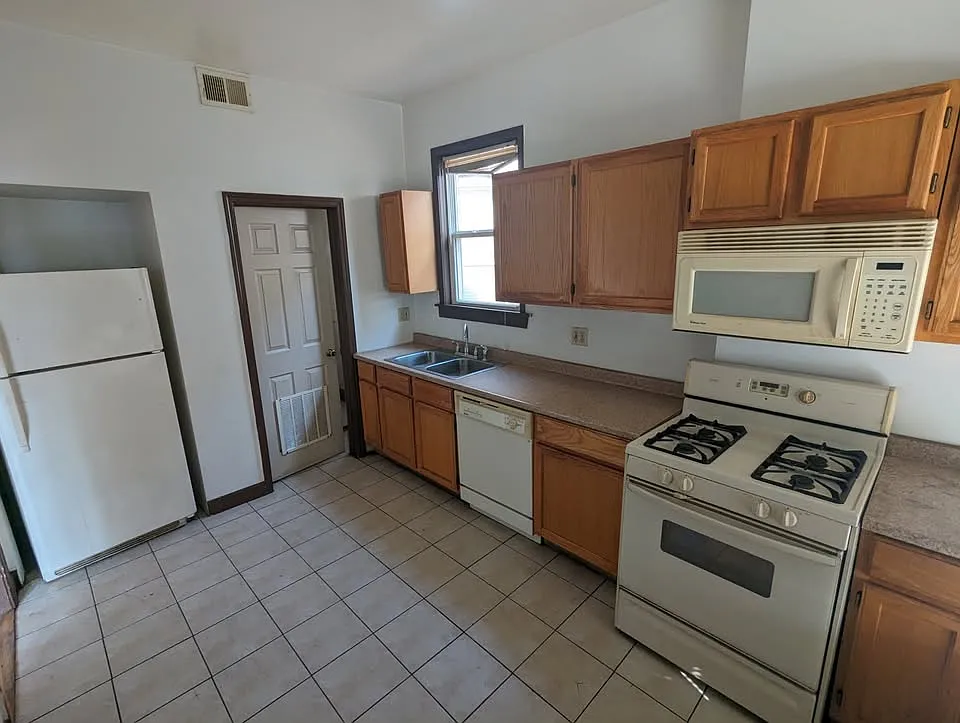 3 bed, 1500 sqft, $1,500 — Photo 3