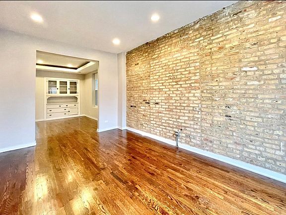 3rd image of 3342 W Beach Ave #2