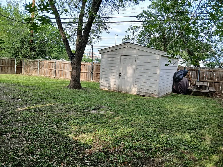 8414 Republic Dr — Photo 11