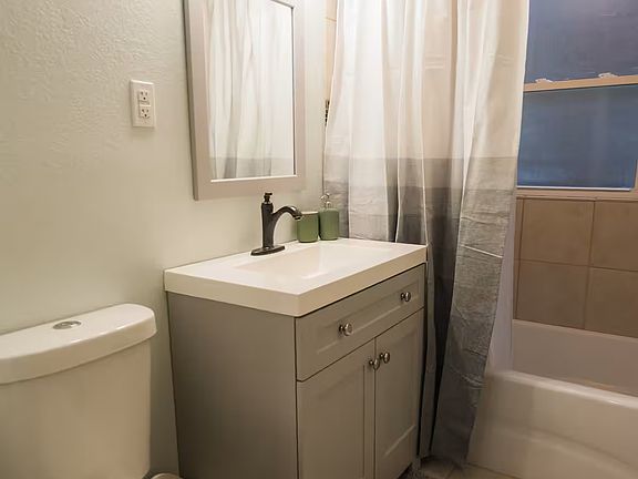 3rd image of 2313-2315 Melrose St #1N
