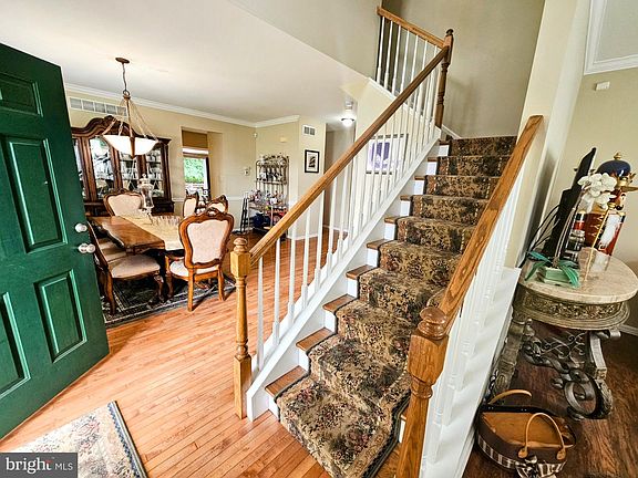 5th image of 220 Hampton Green Dr