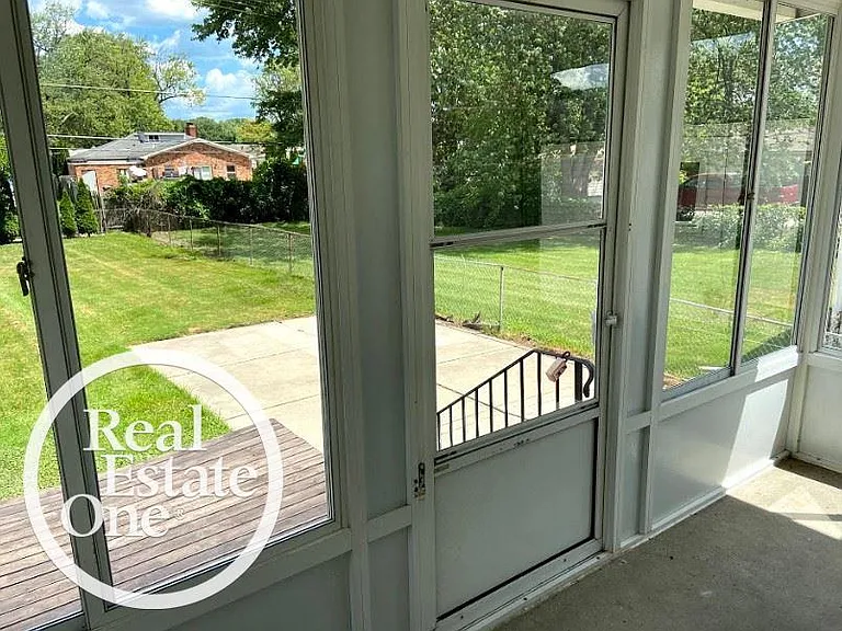 23909 Elmira St — Photo 22