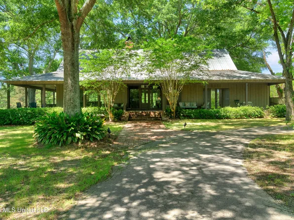 5844 N Williamsburg Rd, Bassfield, MS 39421