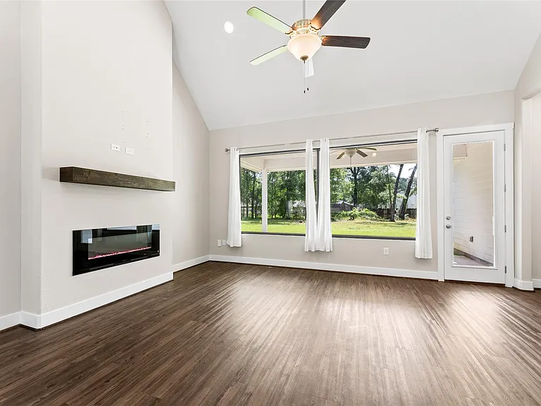 2650 Fountain View St — Photo 5