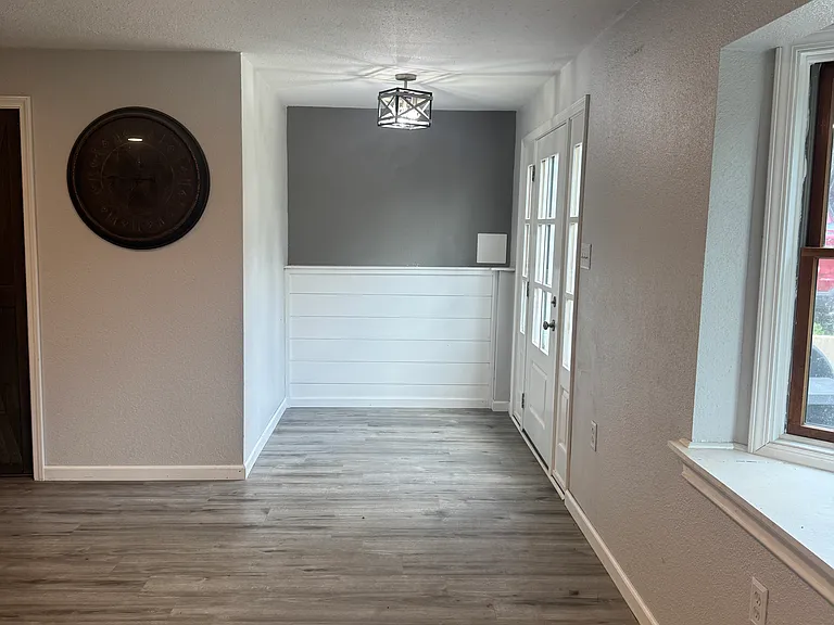 13916 Radford Ln — Photo 8