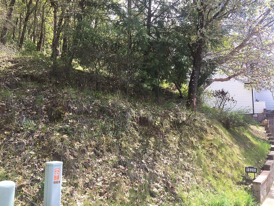 2nd image of 1705 NE Sunset Ln