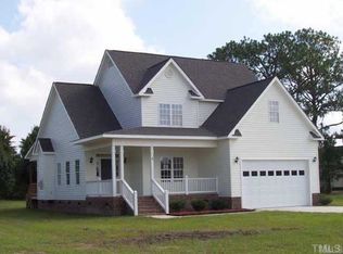 8 Edgewater Dr, Smithfield, NC 27577
