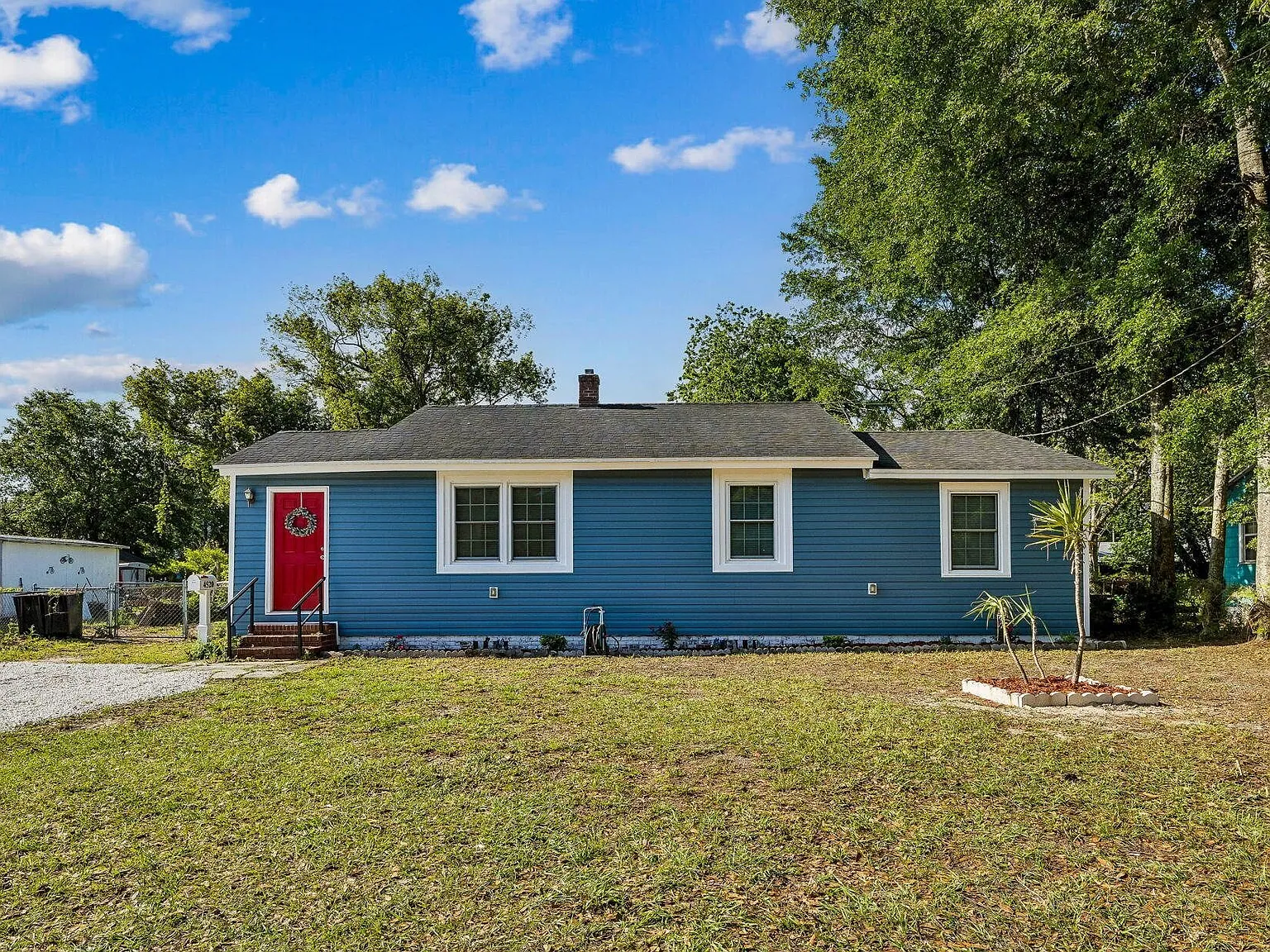 3 bed, 1324 sqft, $1,340 — Photo 2