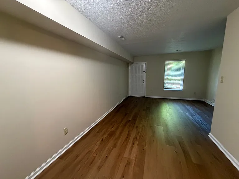 1652 India Hook Rd — Photo 6