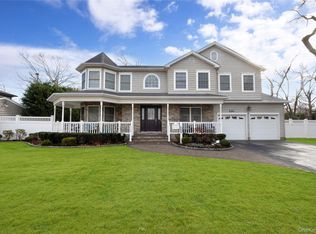107 James St, Massapequa, NY 11758