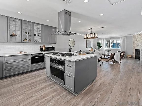4th image of 686 Seacoast Dr