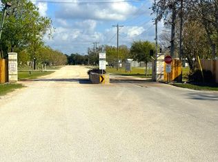 93 Swallow St, Palacios, TX 77465