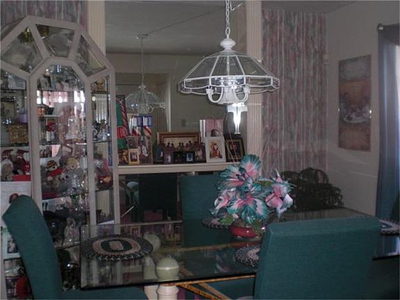 3rd image of 823 N Vista Dr