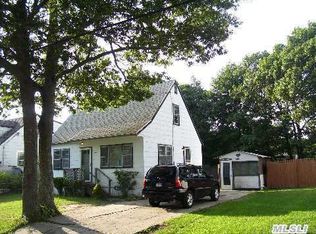 9 Sagewood Dr, Shirley, NY