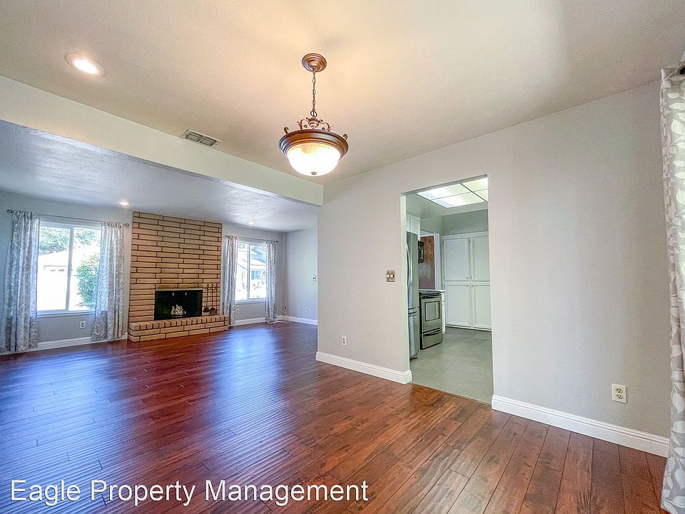 1st image of 5317 Leavitt Way