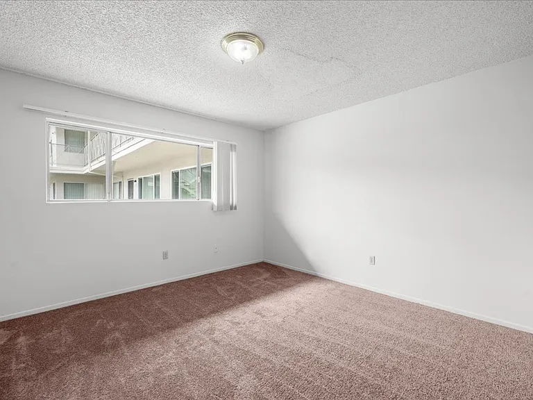 Tally Ho Apartments — Photo 6