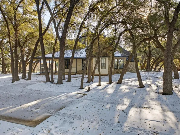 2793 Green Meadows Dr, Glen Rose, TX 76043