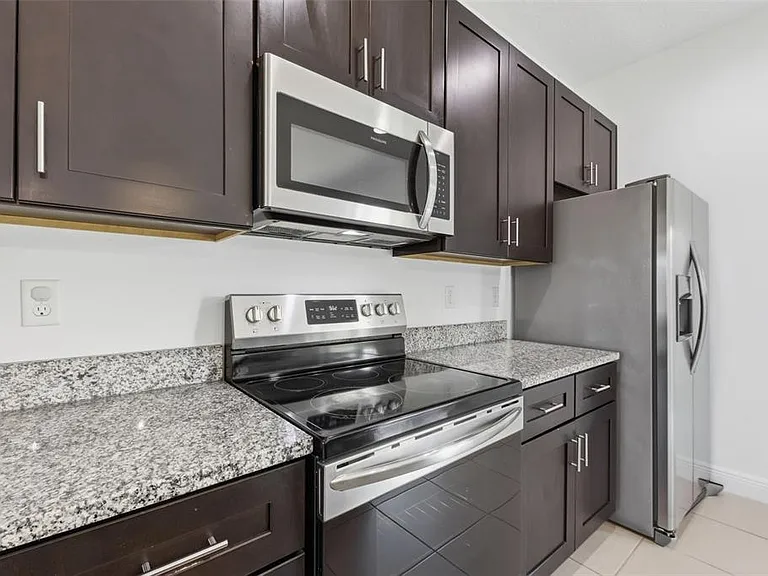304 Begonia Ct — Photo 13