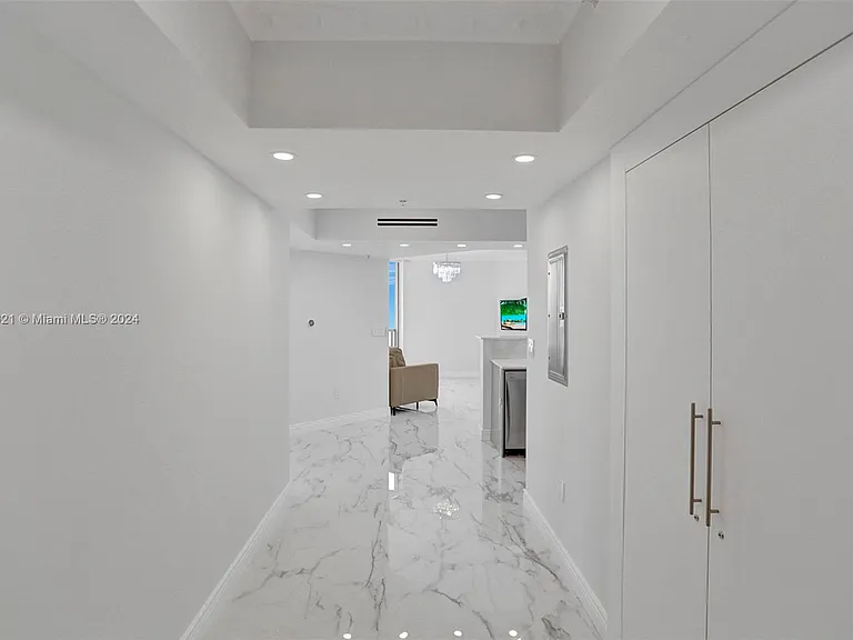 16699 Collins Ave #2209 — Photo 2