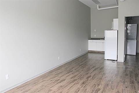 4th image of 9815 97th Ave #101