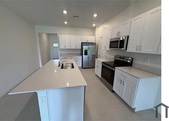 3 bed, $3,200 — Photo 4