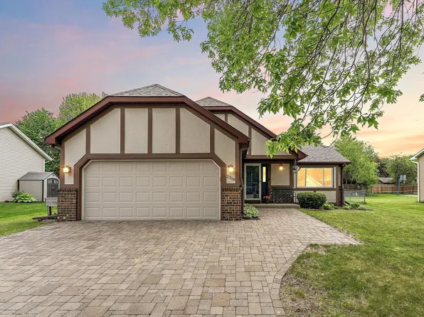 2358 Hilo Ave N, Oakdale, MN 55128