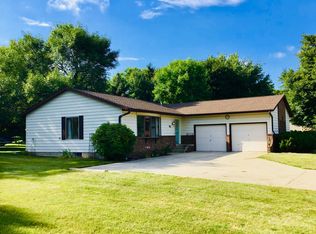 904 Clayton St, Lake Park, IA 51347
