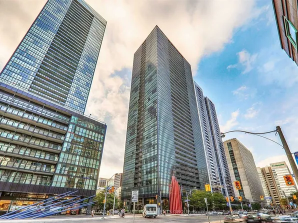 110 Charles St E #3201, Toronto, ON M4Y 1T5