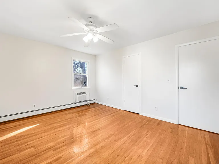19 Grand Ave — Photo 8