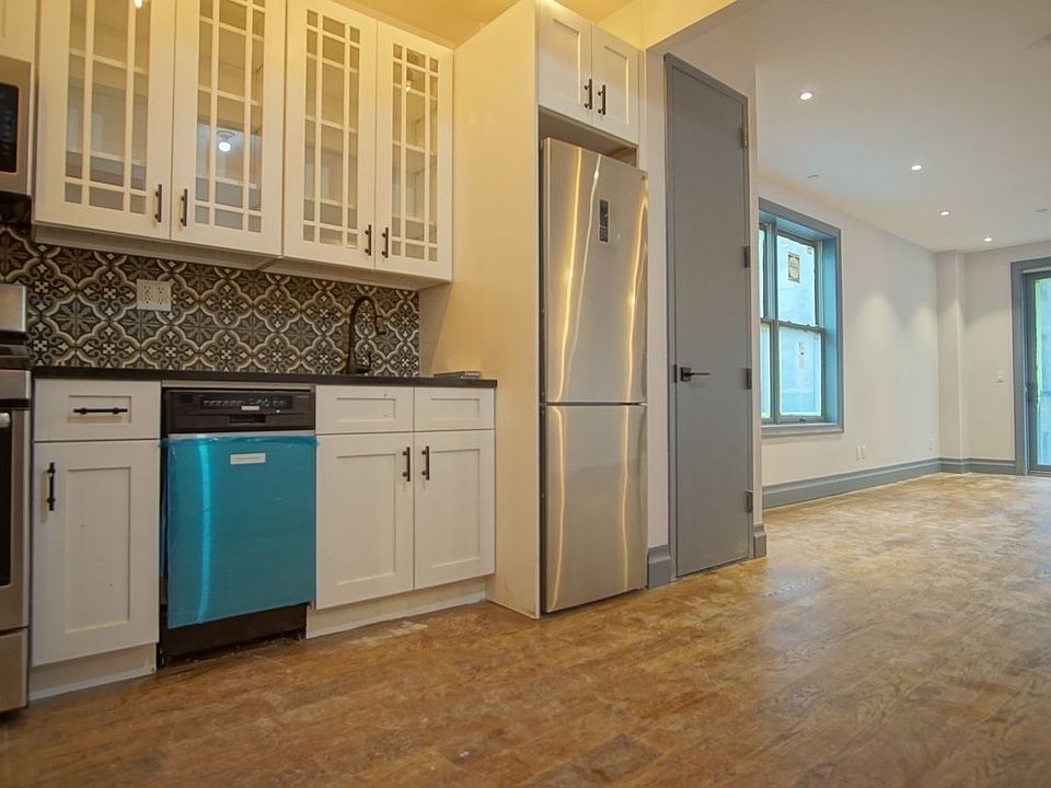 1st image of 264 Sullivan Pl #44