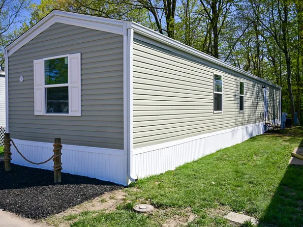 31 Blue Water Dr, Cicero, IN 46034