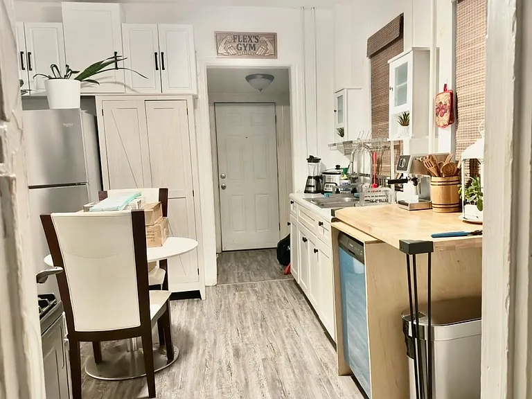 248 Lawrence Ave — Photo 5