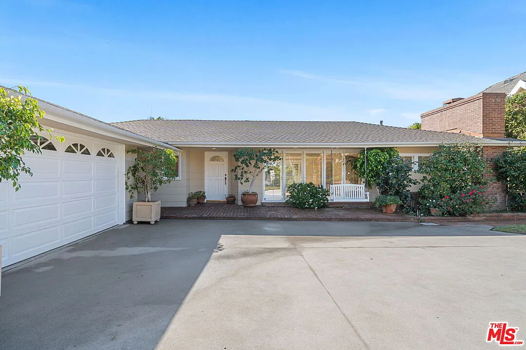 5 bed, 4.0 bath, 3438 sqft, $18,260 — Photo 2