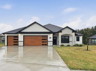 14671 Wellstead Dr, Hallsville, MO 65255