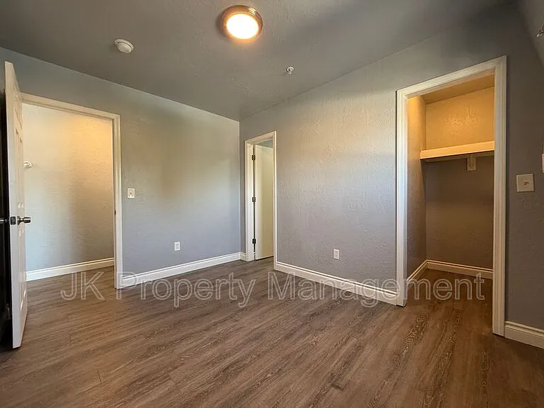 809 15th St #301 — Photo 12