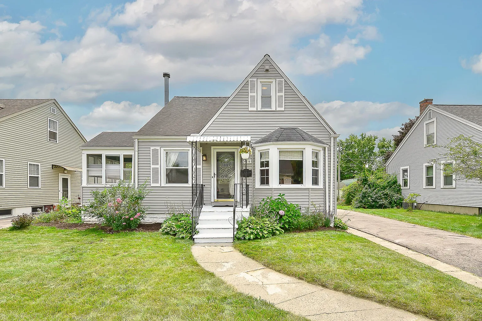 326 Smith Ave photo 1