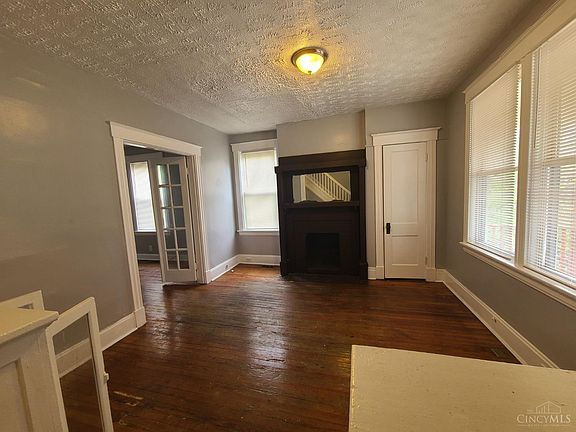 3rd image of 412 Elberon Ave