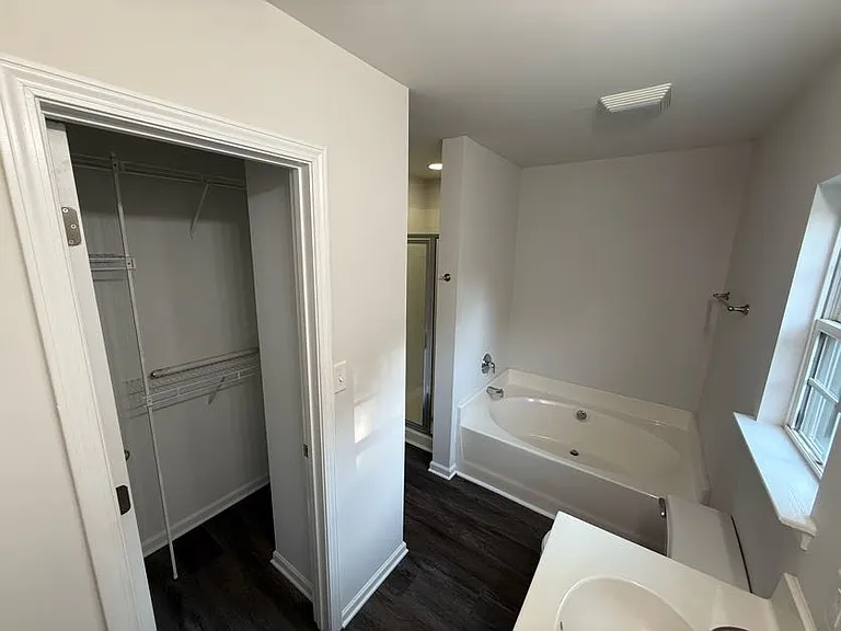Master bath (double vanity)