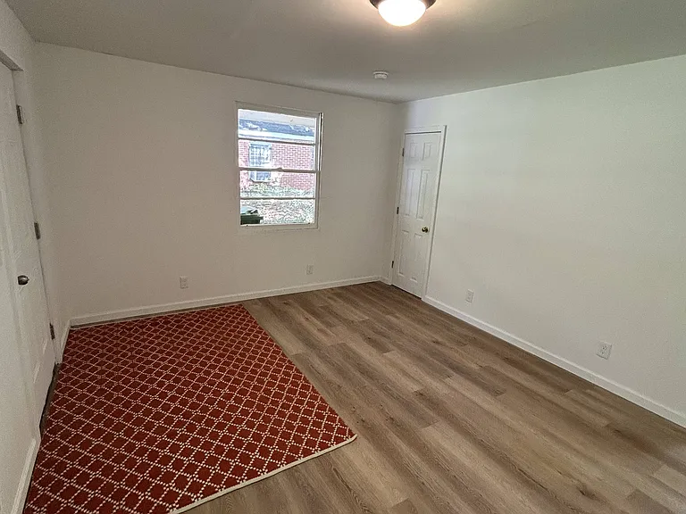 370 Collinwood Ave — Photo 3