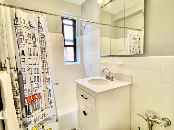 330 East 70th Street image 9 of 13