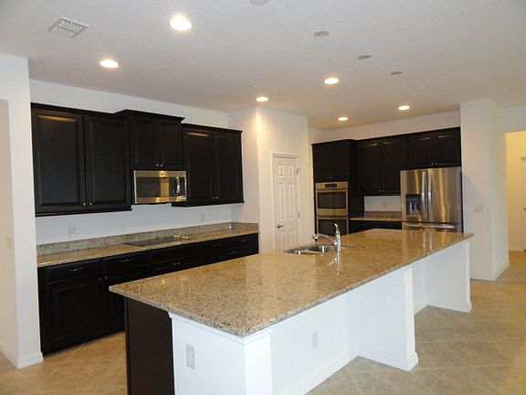 Gourmet Kitchen Many Upgrade