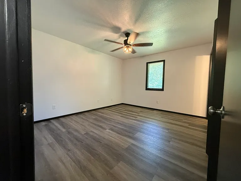2627 E Verona St — Photo 16
