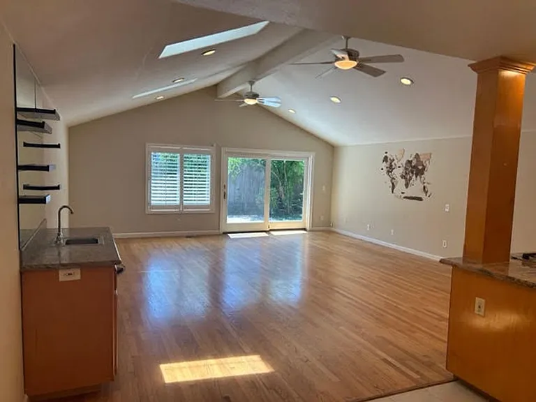 1204 Redcliff Dr — Photo 19