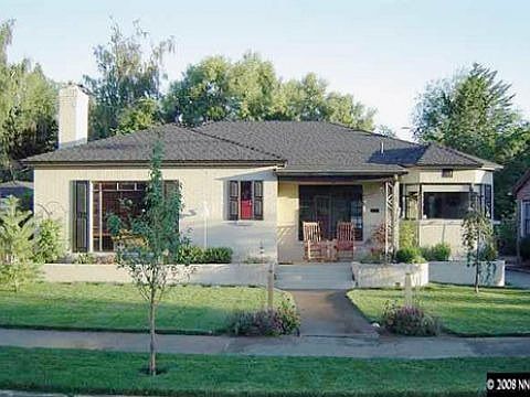 2nd image of 1025 Manor Dr