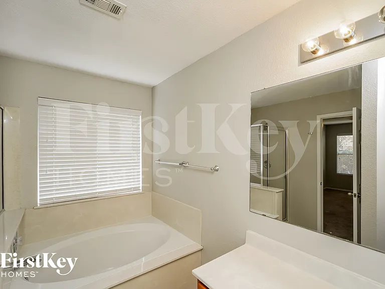 8027 Saratoga Knl — Photo 9