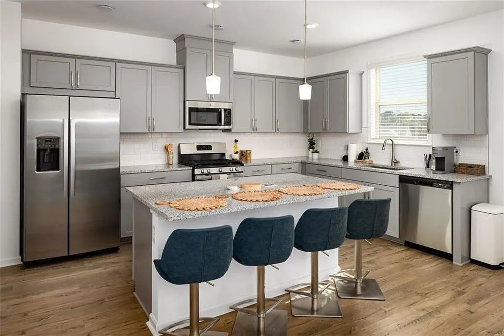 4 bed, 2.5 bath, 2486 sqft, $2,795 — Photo 3
