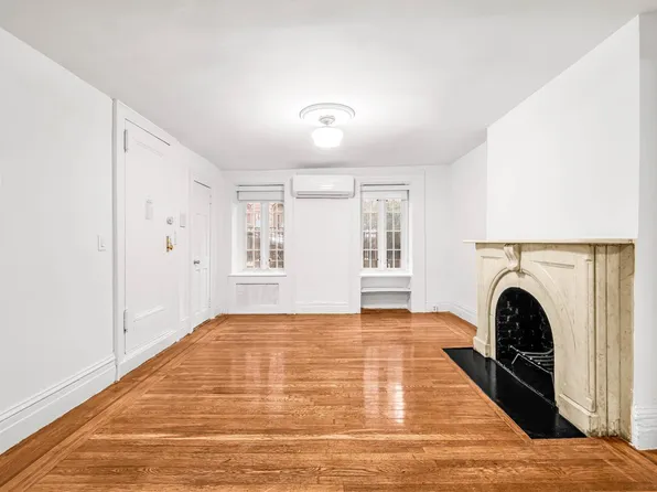 215 West 13th Street image 1 of 14