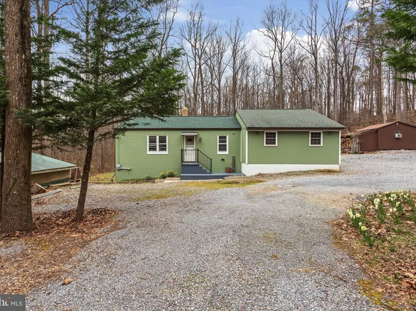 557 Beechwood Ln, Bluemont, VA 20135